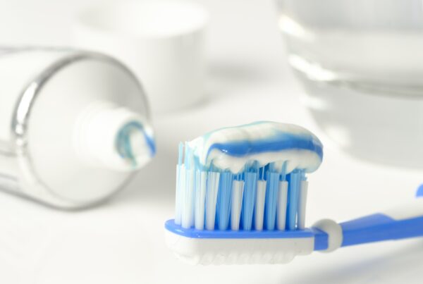 Zahnpasta mit oder ohne Fluorid